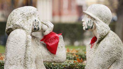 Статуите в София призовават: "Нито една повече" (СНИМКИ)