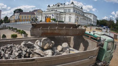 Блокират част от центъра на София до есента заради подмяна на паветата