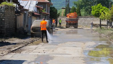 Бедствието в Габрово и Севлиево: Карапенев е отнесен от водата, отпускат по 1000 евро за пострадалите