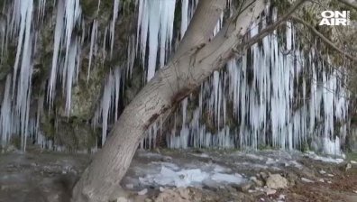 Зимна атракция: Ледената пещера край Мадара е едно от най-вълнуващите места за посещение