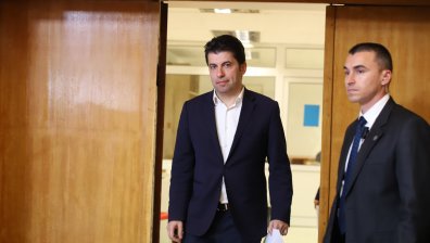 "Радев да оттегли указа си"! Петков: Габриел се поддаде на натиска на Борисов