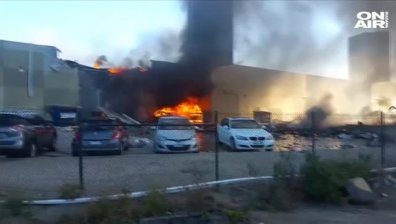 Самолет се разби в мол в Австралия