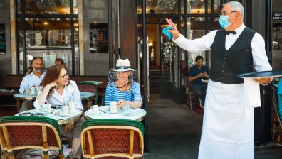 Франция отваря ресторанти и кафенета при строги мерки