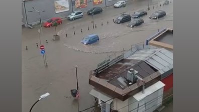 Порой и градушка в Лом, улици се превърнаха в реки (+ВИДЕО)