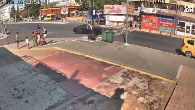 Кола отнесе младеж с тротинетка в Слънчев бряг (+ВИДЕО)