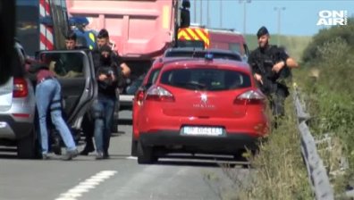 Нападателят, който блъсна военни в Париж, е алжирец