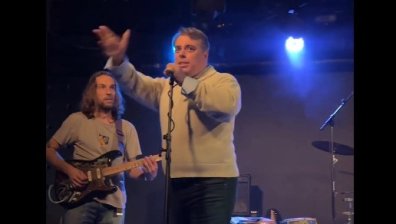 Василев запя "Кой разпореди това безобразие" с пънк банда (+ВИДЕО)