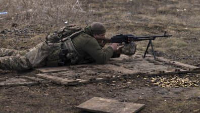 Гърция изпраща хиляди боеприпаси в Украйна през Чехия