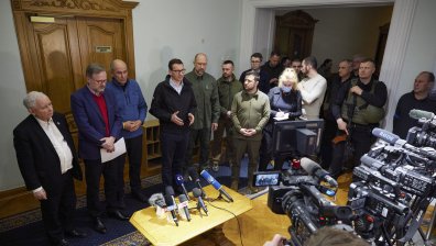 Преговорите продължават, Зеленски към руснаците: Войната ще завърши позорно за страната ви