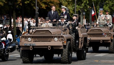 Грандиозният парад в Париж в Деня на Бастилията в СНИМКИ