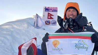 Българин изкачи осемхилядника Манаслу в Хималаите