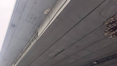 Парче бетон падна върху кола с 2-годишно дете в нея в София