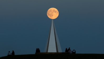 Суперлуната е само началото на серия от зрелищни събития в небето