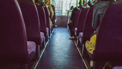 Туристически автобус се преобърна и падна от планински път в Испания, има ранени
