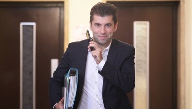 Министър Петков изслушва шефовете на Българската банка за развитие