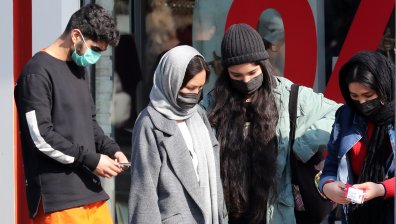 Ирански аятолах: Ваксината срещу Ковид-19 превръща хората в хомосексуалисти