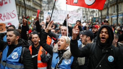 Поредни сблъсъци между демонстранти и полиция в Париж