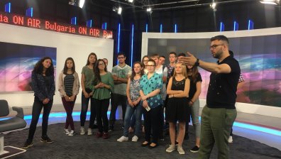 Bulgaria ON AIR и Bloomberg TV Bulgaria отвориха вратите на студиата си за група ученици и показаха какво се крие зад телевизионния екран 