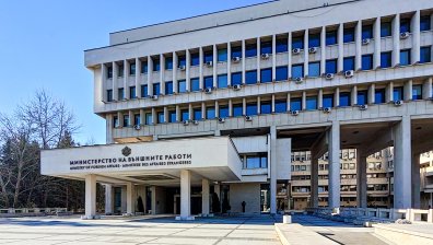 МВнР: Израел отваря въздушното си пространство с ограничение от 100 пътници