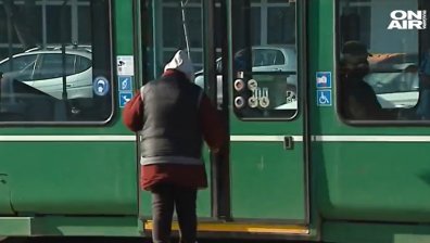 Столичани недоволни, трудно се намират билети за транспорта