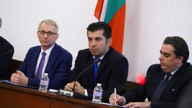 Големи резерви към "Продължаваме промяната", акад. Денков готов да върне неизпълнен мандат