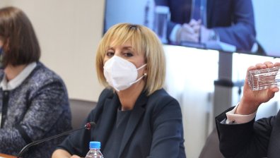 Манолова към ГЕРБ: Борисов може да ви е цар и Бог, но ние няма да го толерираме