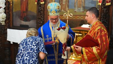 Голяма Богородица обедини вярващи в Казанлък (СНИМКИ)