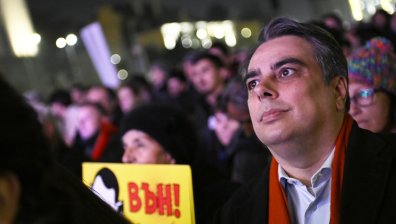 Асен Василев в края на протеста: Правителството ще приключи с насрочването на избори
