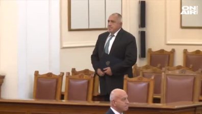Нинова поиска оставката на Борисов