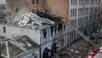 Най-малко 2 деца и други 5-ма са убити при руски атаки в Украйна