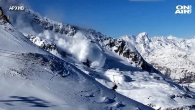 Мощна лавина затрупа скиори във френския курорт "Тин"