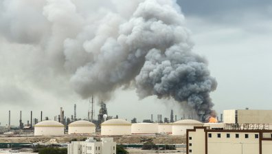 Иран плаши с блокада на петрола, МЕА отвръща с исторически 400 милиона барела (ВИДЕО)