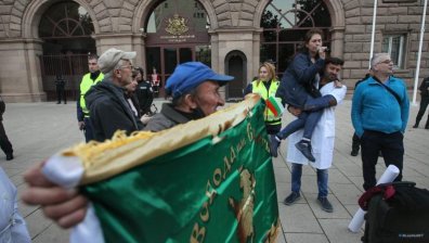 Протестиращи зоват за отмяна на "зелените сертификати", смятат, че са дискриминационни