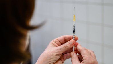 Великобритания пресича южноафриканския щам с тестове от врата на врата