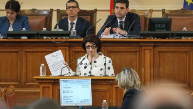 Опозицията иска оставката на Мирослав Иванов, опитал да заглуши Десислава Атанасова