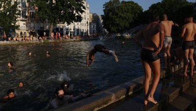 Нови рекордни температури: Жегата връхлита САЩ и Европа