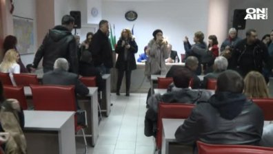 Ново напрежение във Войводиново: Ромите се завръщат, но не са желани