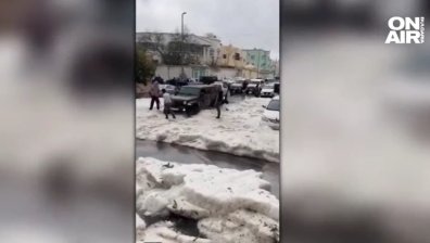 Сняг и проливни валежи изненадаха Саудитска Арабия, реки преляха