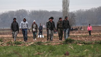 Сълзотворен газ и шокови бомби на турско-гръцката граница