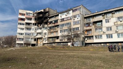 Отслужиха молебен за здраве във взривения варненски блок