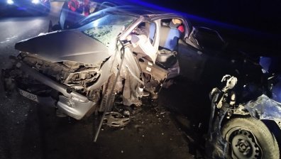 6-ма са в болница след катастрофа край Велинград, рязаха ламарини, за да ги извадят
