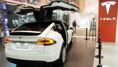 Оневиниха автопилота на Tesla за тежка катастрофа с двама загинали