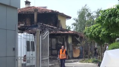 Пожар изпепели магазин за авточасти в Пловдив