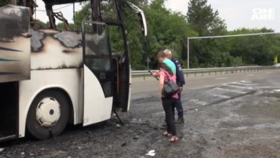 Пламна автобус с туристи край Бургас