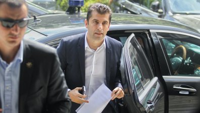 Петков: Не им пука за страната, това са фирми, които лъжат избирателите