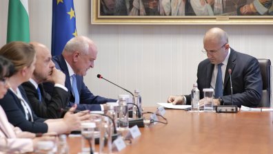 Румен Радев поиска отчет на Главчев за болница "Мама и аз"