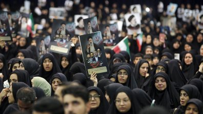 Местят тялото на Раиси в историческо светилище, Техеран обяви неработен ден