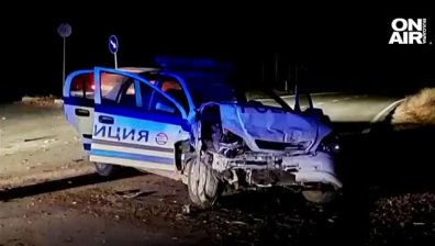 Автомобил удари челно полицейска кола в Добрич, двама души са ранени