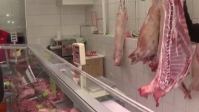 На каква цена излиза агнешкото от фермите и колко поскъпва в магазина?
