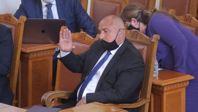Борисов подаде оставка на правителството, не се яви в парламента